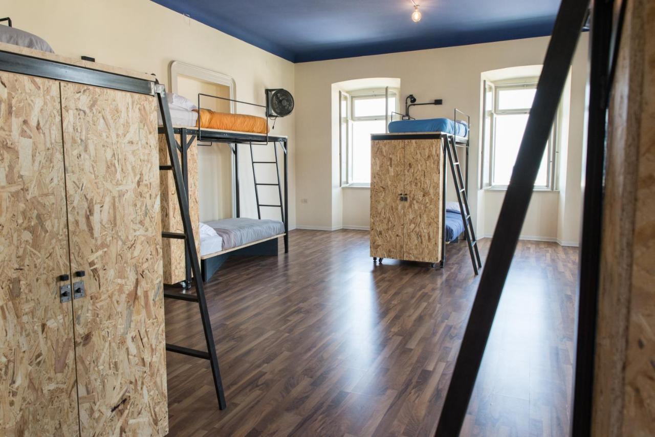 Controvento Hostel ตรีเอสเต ภายนอก รูปภาพ