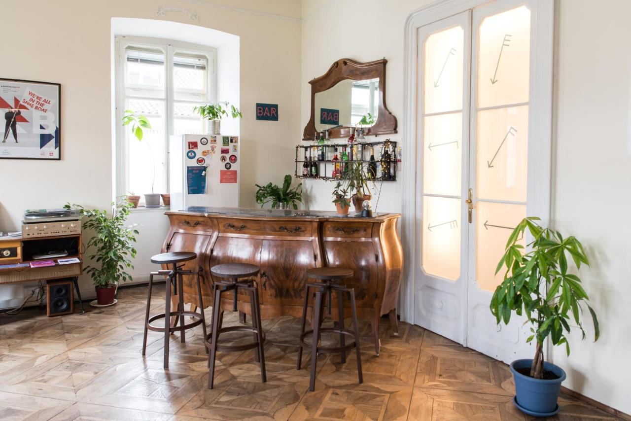 Controvento Hostel ตรีเอสเต ภายนอก รูปภาพ