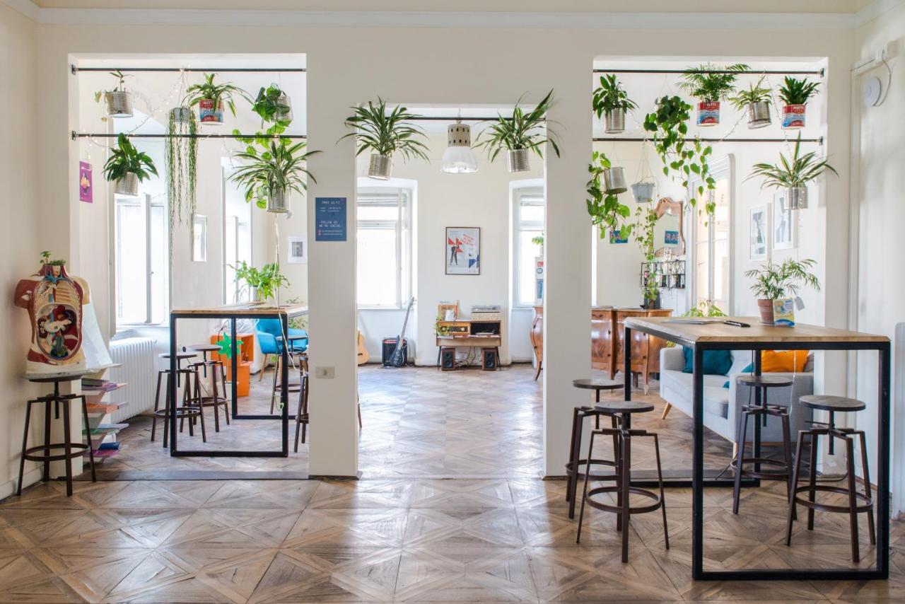 Controvento Hostel ตรีเอสเต ภายนอก รูปภาพ