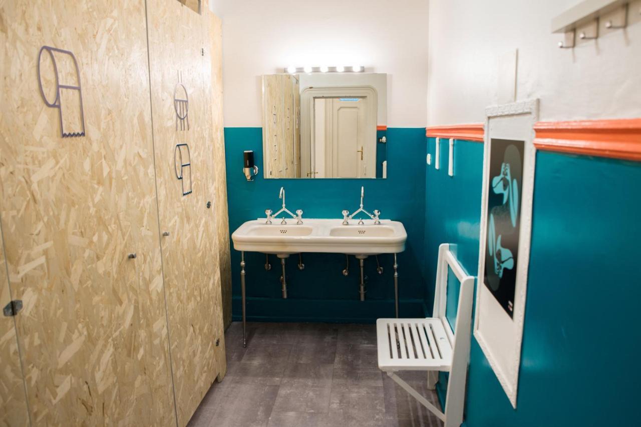 Controvento Hostel ตรีเอสเต ภายนอก รูปภาพ